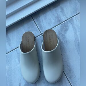 MGEMI like new clogs